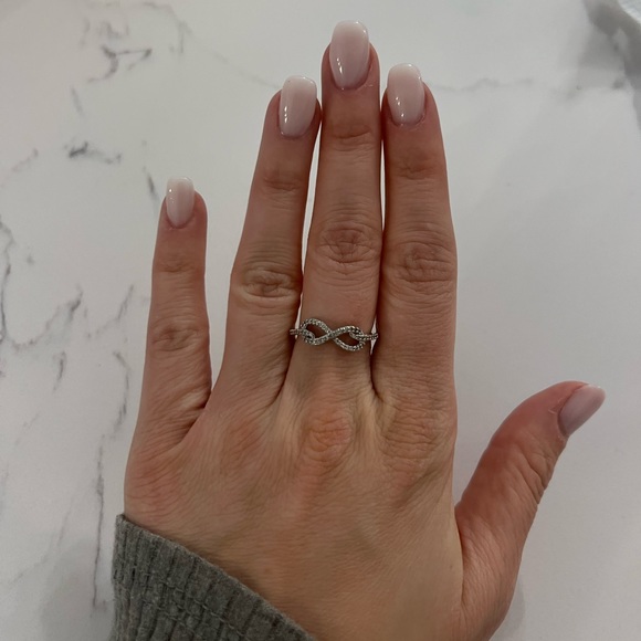 Diamond infinity ring - sterling silver - size 7 - excellent condition. - Picture 2 of 5
